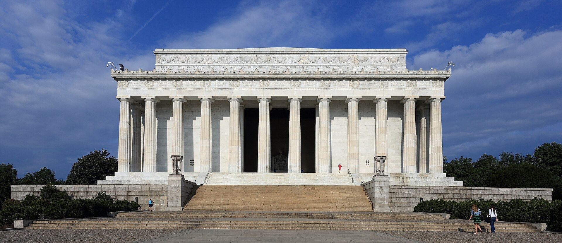 Photo of the Lincoln Memorial